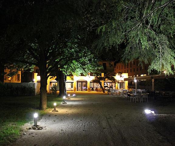 Hotel Restaurant du Parc Provence - Alpes - Cote d'Azur Fontaine-de-Vaucluse Facade