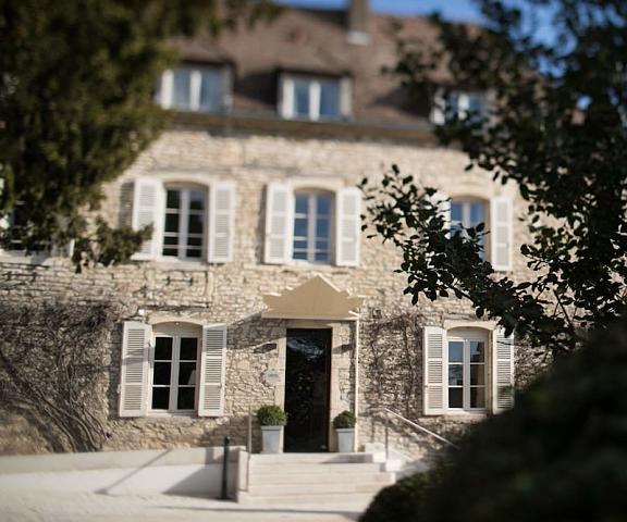 Castel de Tres Girard Bourgogne-Franche-Comte Morey-Saint-Denis Entrance
