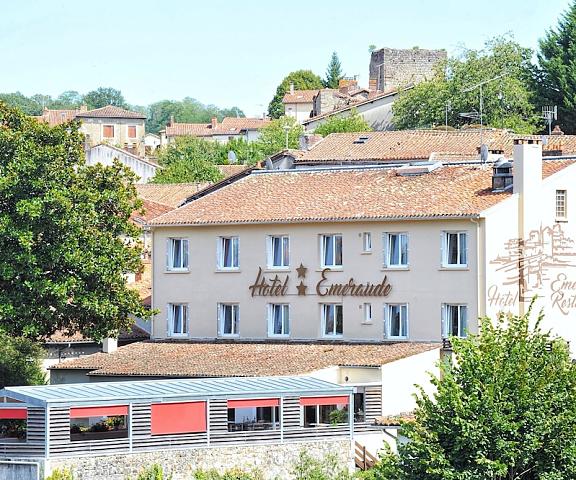 Hôtel Emeraude Nouvelle-Aquitaine Confolens Facade
