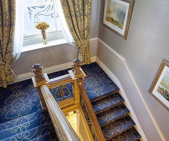 Classic Lodges - The White Swan England Alnwick Staircase