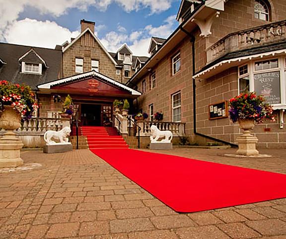 Duke Of Gordon Hotel Scotland Kingussie Entrance