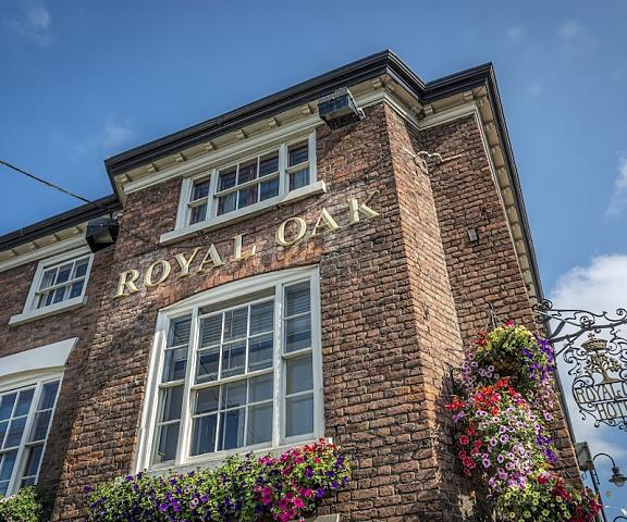 The Royal Oak Hotel, Welshpool, Mid Wales Wales Welshpool Facade