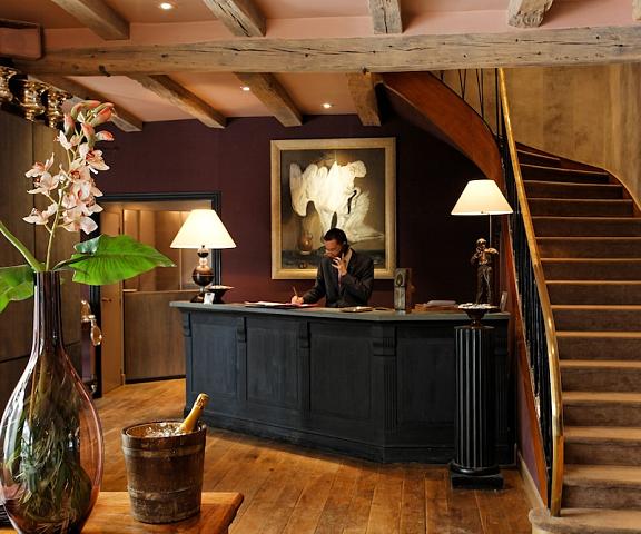 Cazaudehore, hôtel de charme au vert Ile-de-France Saint-Germain-en-Laye Interior Entrance