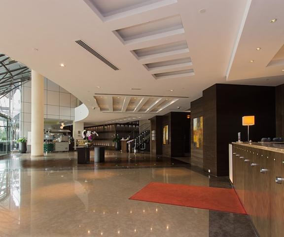 Holiday Inn Abu Dhabi, an IHG Hotel Abu Dhabi Abu Dhabi Exterior Detail