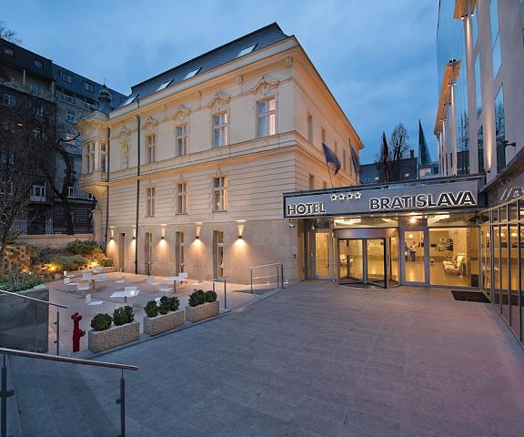 Wilson Palace null Bratislava Entrance