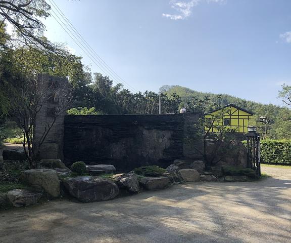 Peach Villa Nantou County Lugu Entrance