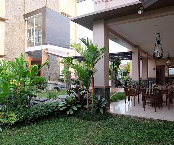 Mexolie Hotel Central Java Kebumen Terrace
