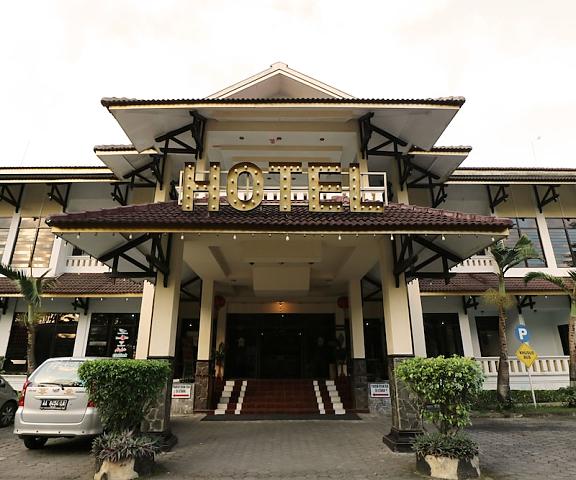 Hotel Wisata Central Java Magelang Facade