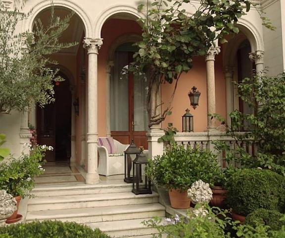 Relais & Chateaux Villa Abbazia Veneto Follina Porch