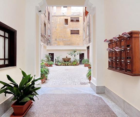 Lucky Home Lazio Rome Courtyard