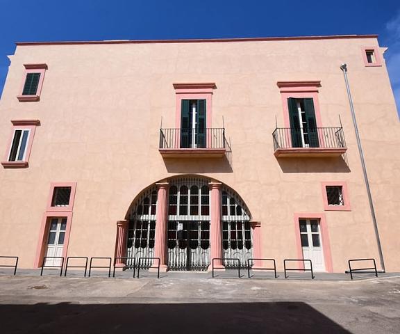 Palazzo Castriota Puglia Alezio Facade