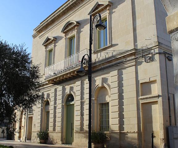 Palazzo Mandurino Puglia Zollino Exterior Detail