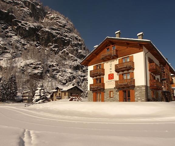 Hotel Lo Scoiattolo Valle d'Aosta Gressoney-La-Trinite Facade