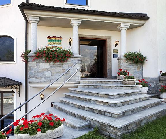 Hotel Diana Jardin et Spa Valle d'Aosta Pollein Entrance