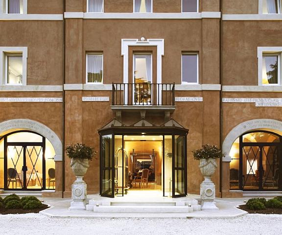 Villa Lattanzi Marche Fermo Entrance