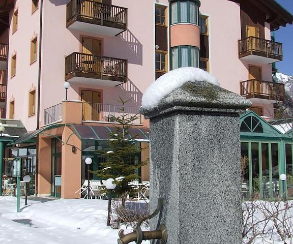 Club Hotel Lago di Tenno Trentino-Alto Adige Tenno Exterior Detail