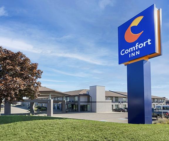 Comfort Inn Airport West Ontario Mississauga Entrance