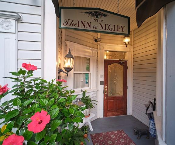 The Inn on Negley Pennsylvania Pittsburgh Entrance