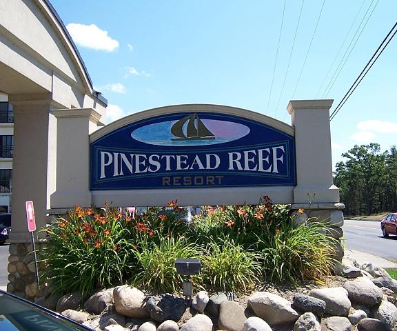 Pinestead Reef Resort Michigan Traverse City Entrance