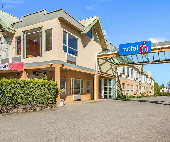 Motel 6 Surrey, BC British Columbia Surrey Exterior Detail