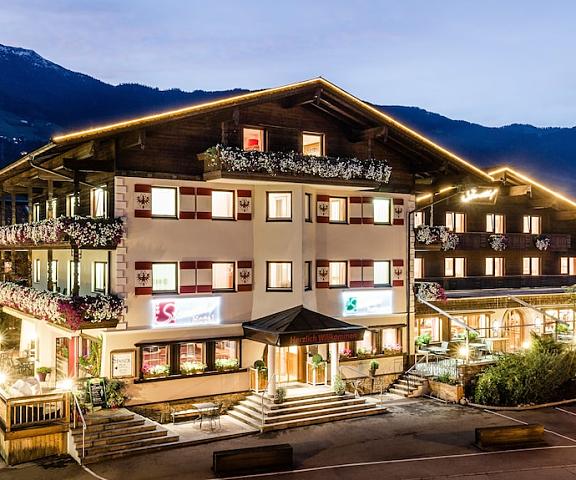 Hotel Standlhof Zillertal Tirol Uderns Facade