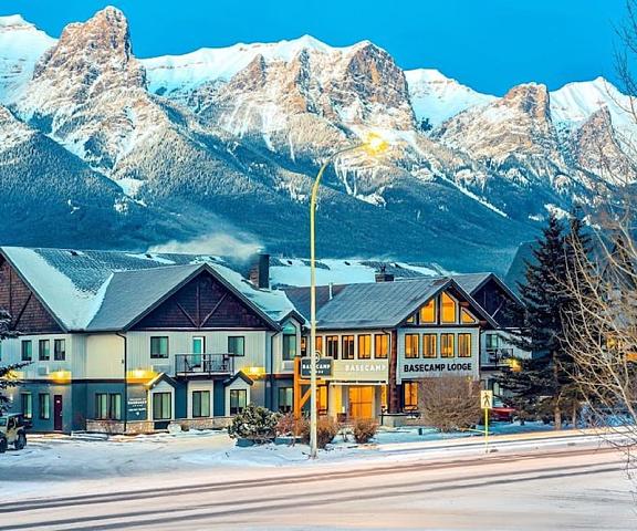 Basecamp Lodge Canmore Alberta Canmore Facade