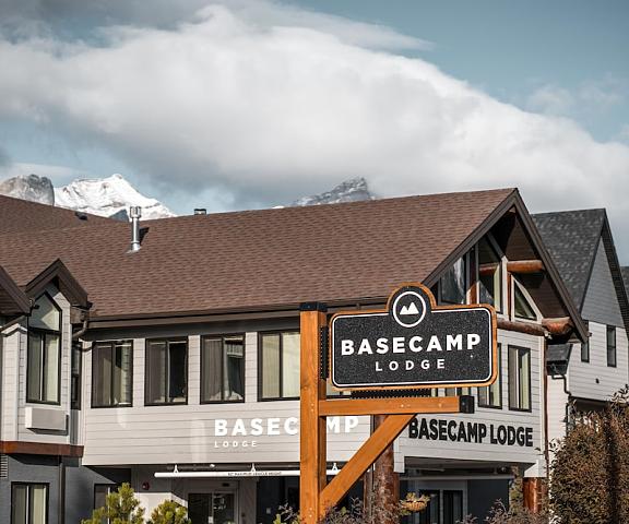 Basecamp Lodge Canmore Alberta Canmore Exterior Detail