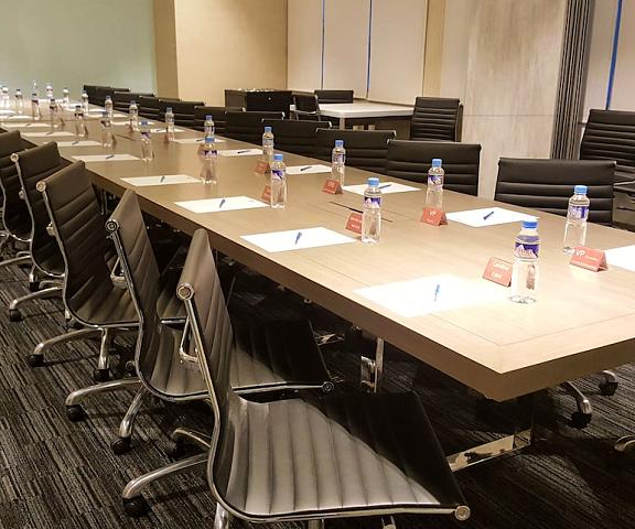 The Mini Suites - Eton Tower Makati null Makati Meeting Room