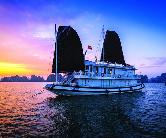 Gray Line Private Luxury Cruise Quang Ninh Halong Facade