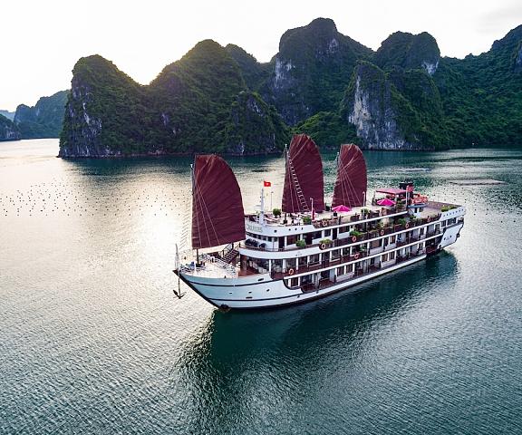 Alisa Luxury Cruise Quang Ninh Halong Facade