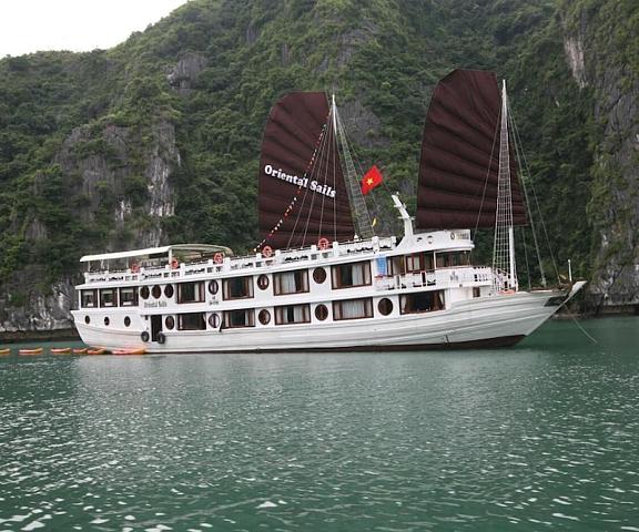 Oriental Sails Quang Ninh Halong Lake