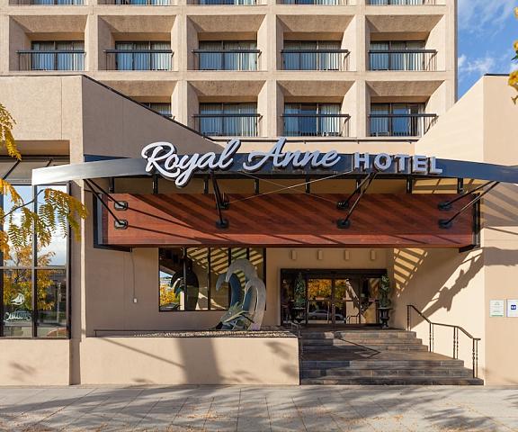 The Royal Anne Hotel British Columbia Kelowna Entrance