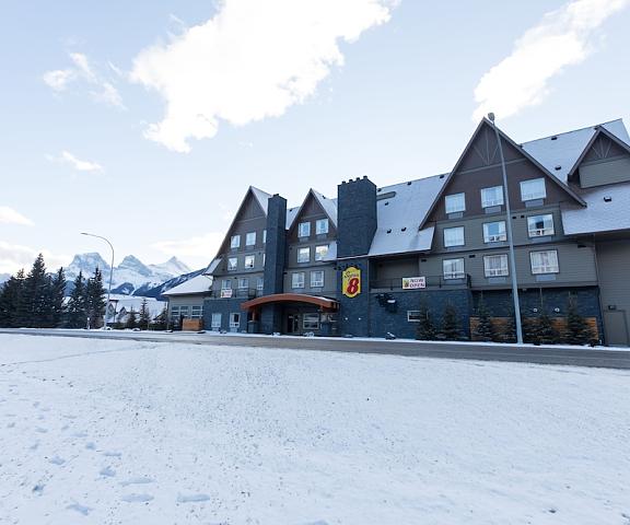 Super 8 by Wyndham Canmore Alberta Canmore Exterior Detail