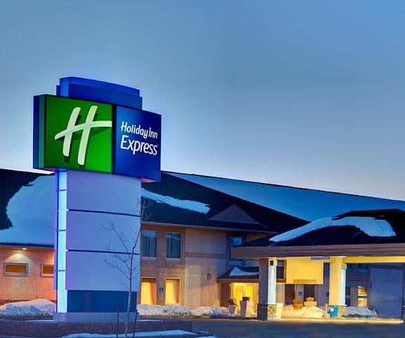 Holiday Inn Express, an IHG Hotel Ontario Dryden Exterior Detail