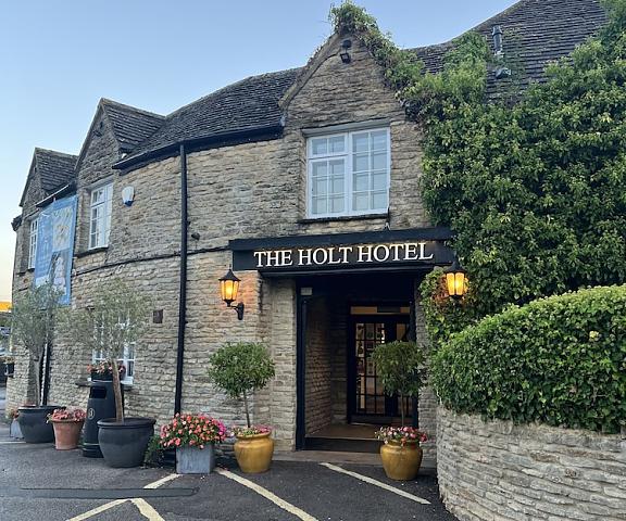 The Holt Hotel England Bicester Entrance