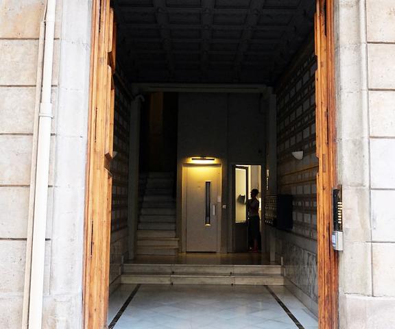 Fabrizzio's Petit - Hostel Catalonia Barcelona Entrance