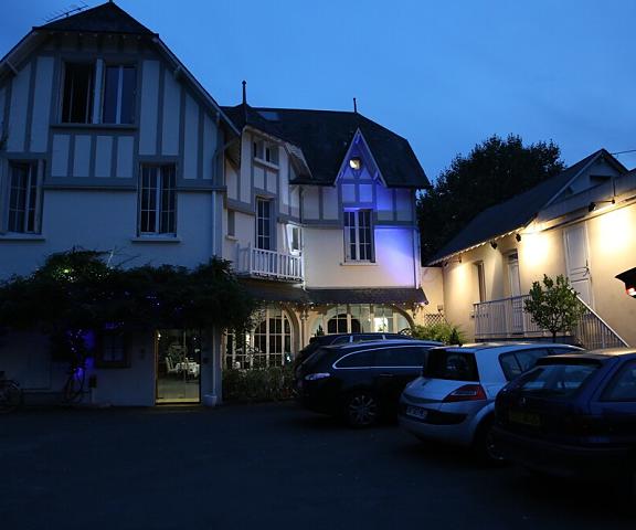 Pavillon Bleu Centre - Loire Valley Olivet Facade