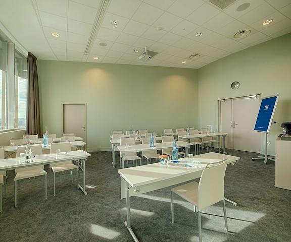 NH Toulouse Airport Occitanie Blagnac Meeting Room