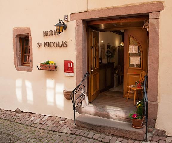 Hotel Restaurant Saint Nicolas Grand Est Riquewihr Entrance