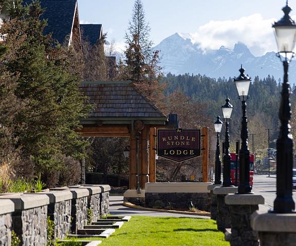 Rundlestone Lodge Alberta Banff Facade