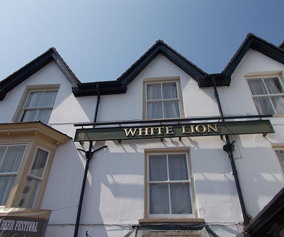 The White Lion Hotel Wales machynlleth Facade