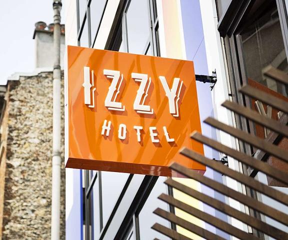 Hotel Izzy Ile-de-France Issy-les-Moulineaux Exterior Detail