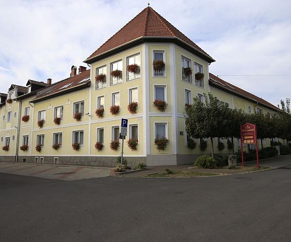 Hotel Korona Eger null Eger Facade