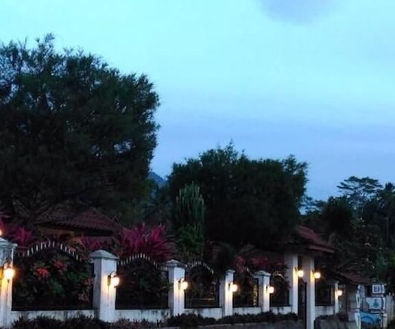 Marry Ind Vila & Guest House Gunung Kawi Malang Central Java Magelang Facade