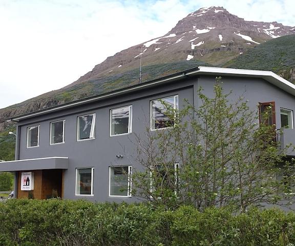 Seyðisfjörður Guesthouse East Iceland Seydisfjordur Facade