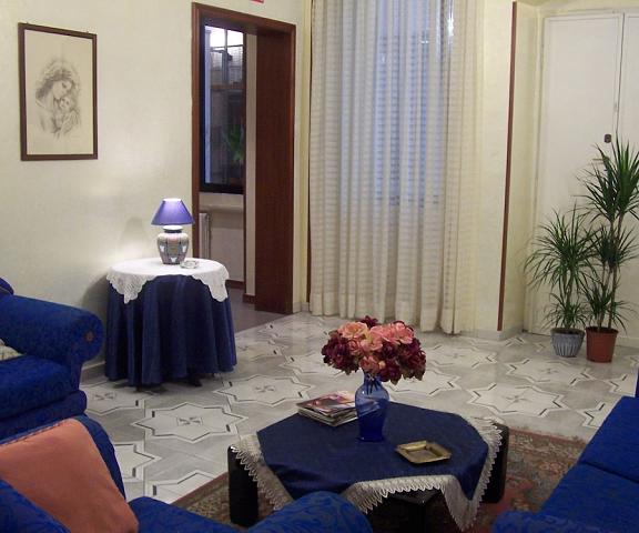Hotel Pensione Romeo Puglia Bari Interior Entrance