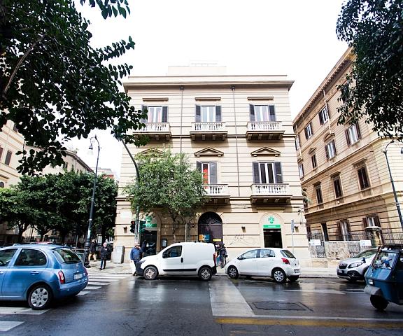 A Casa di Amici Boutique Hostel Sicily Palermo Facade