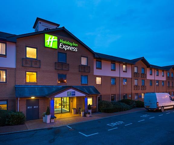 Holiday Inn Express Swansea - East, an IHG Hotel Wales Neath Exterior Detail
