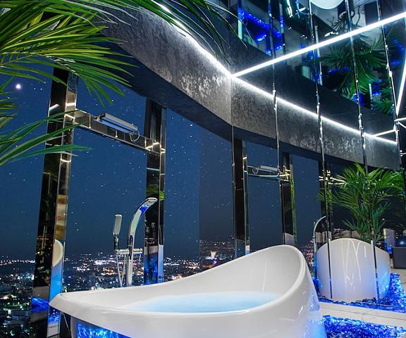 Apartments in Sky Tower with Bathtub near the window Lower Silesian Voivodeship Wroclaw City View from Property