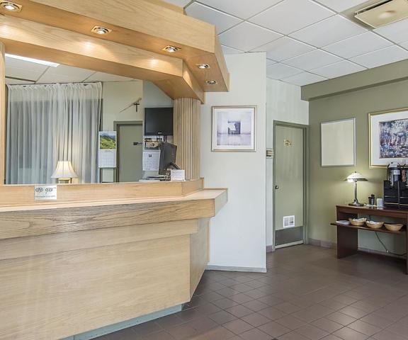 Quality Hotel & Suites Quebec Sherbrooke Lobby